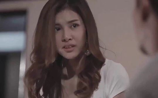 Đang ngủ thì hồn bay phách lạc bởi cái tát trời giáng, tôi sửng sốt bật tỉnh và chết sững khi thấy ánh mắt "hình viên đạn" của vợ mình