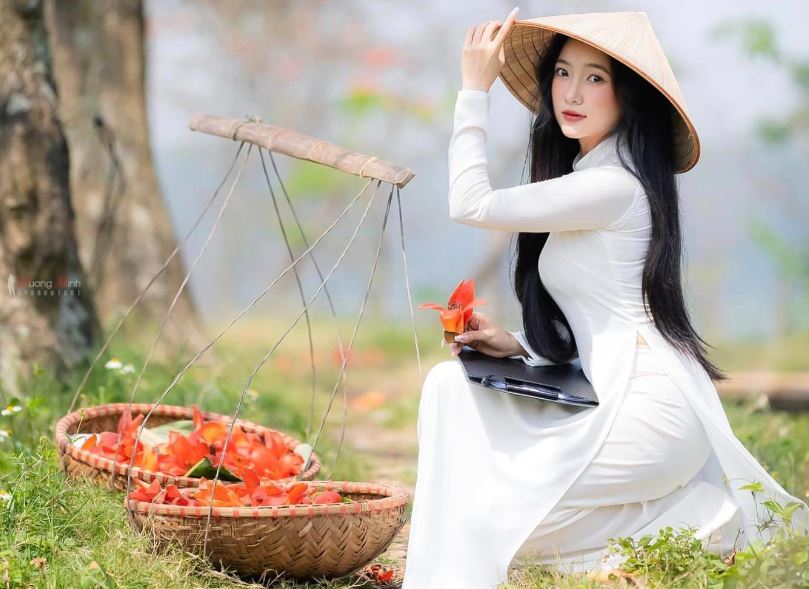 Nhan sắc không thua kém hoa hậu của cô giáo dạy toán xinh nhất Vịnh Bắc Bộ