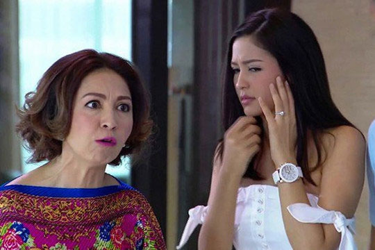 Dắt mẹ chồng đi đánh ghen, đến nơi bà chỉ tuyên bố một câu khiến chồng tôi hoảng hốt, ngoan ngoãn chạy về xin lỗi