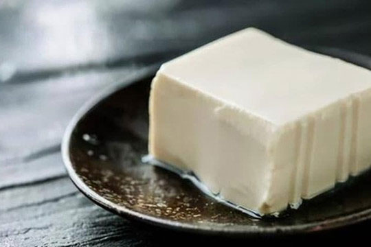 Thêm 1 thìa giấm trắng vào sữa đậu nành, đậu phụ trở nên thơm ngon ngay lập tức, rất dễ làm và còn thơm hơn mua ngoài hàng