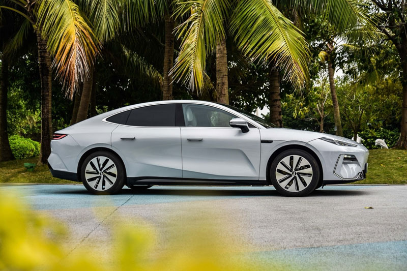 Xe hơi hạng sang công suất 645 mã lực, giá hơn 570 triệu đồng