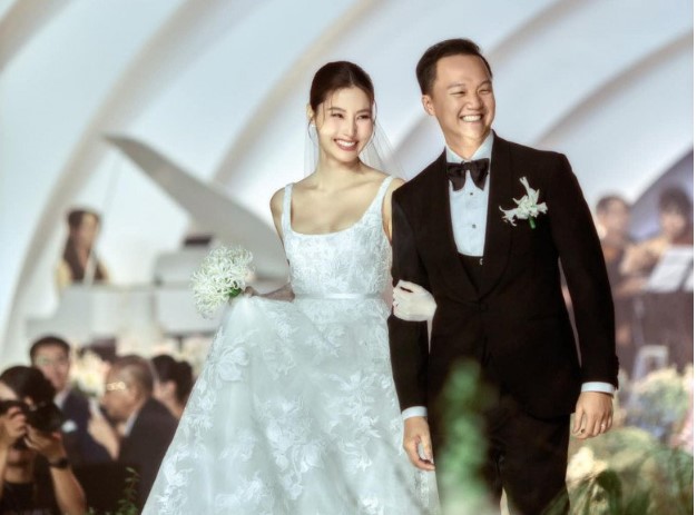 Mỹ nhân Việt làm cô dâu 2023: Visual "gánh" thời trang khi váy cưới dần tìm về sự tối giản