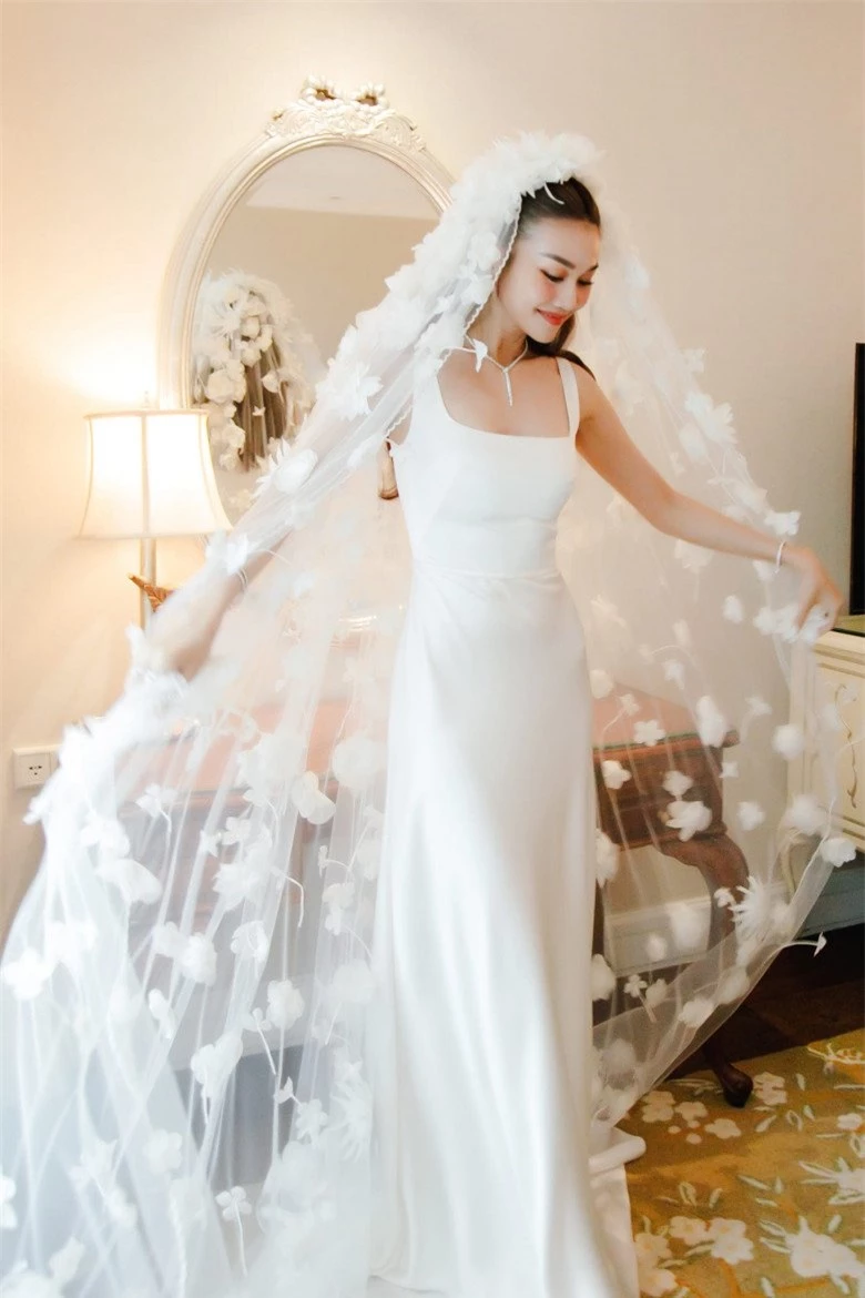 Mỹ nhân Việt làm cô dâu 2023: Visual "gánh" thời trang khi váy cưới dần tìm về sự tối giản - 11