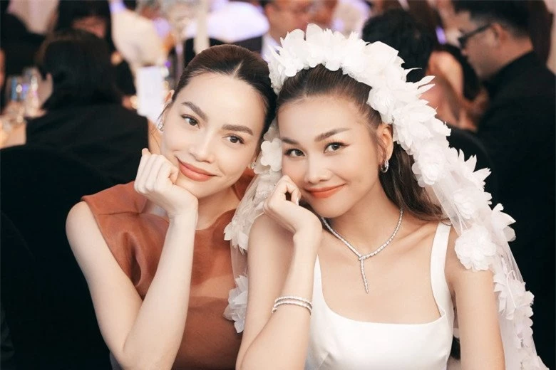Mỹ nhân Việt làm cô dâu 2023: Visual "gánh" thời trang khi váy cưới dần tìm về sự tối giản - 14