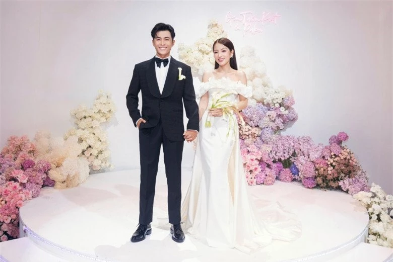 Mỹ nhân Việt làm cô dâu 2023: Visual "gánh" thời trang khi váy cưới dần tìm về sự tối giản - 17