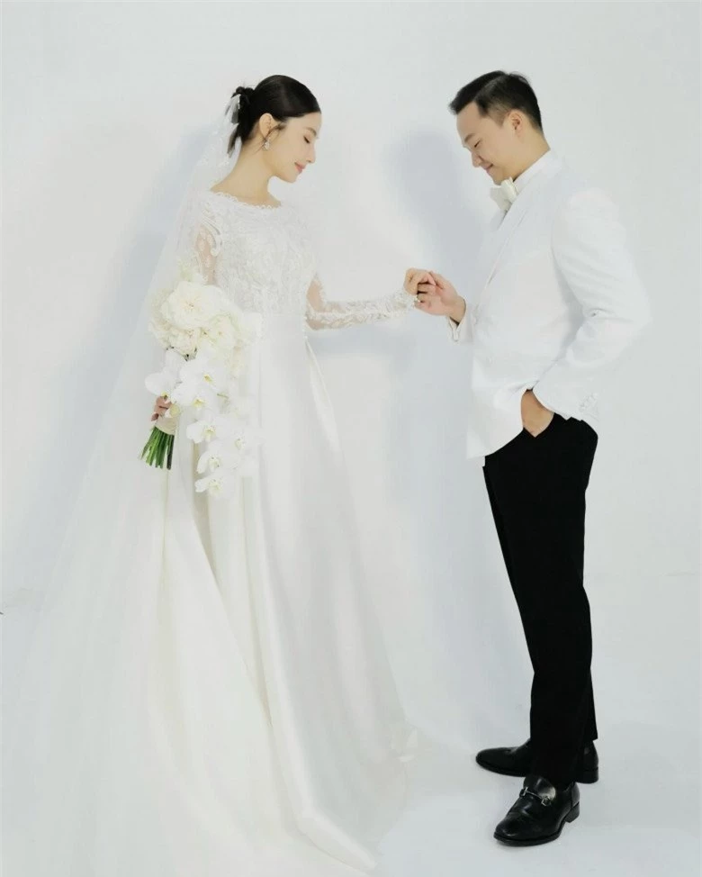 Mỹ nhân Việt làm cô dâu 2023: Visual "gánh" thời trang khi váy cưới dần tìm về sự tối giản - 2