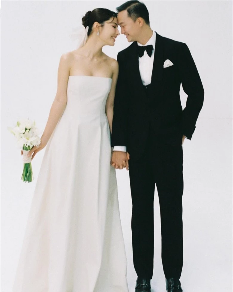 Mỹ nhân Việt làm cô dâu 2023: Visual "gánh" thời trang khi váy cưới dần tìm về sự tối giản - 3