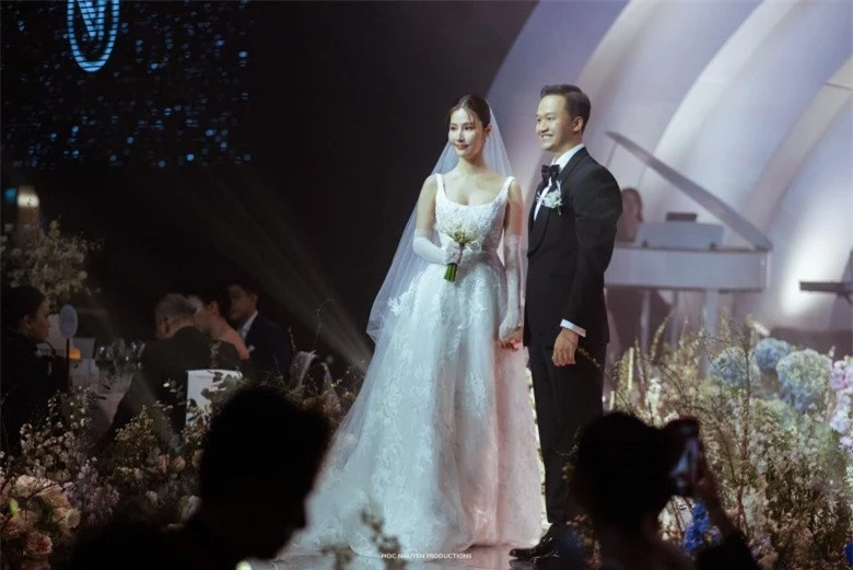 Mỹ nhân Việt làm cô dâu 2023: Visual "gánh" thời trang khi váy cưới dần tìm về sự tối giản - 5