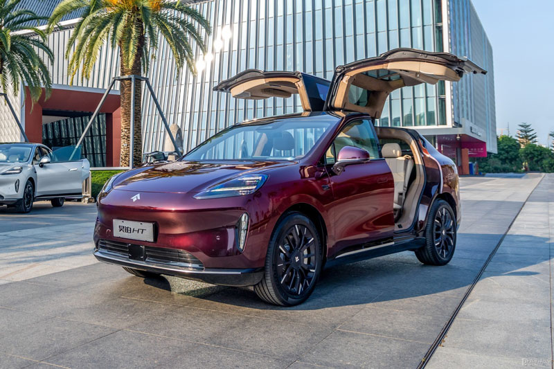 CLIP: Cận cảnh SUV đẹp mê ly, công suất 400 mã lực, giá gần 700 triệu đồng