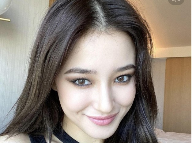 Cận cảnh nhan sắc cô gái đẹp nhất thế giới 2023, đánh bại "Công chúa Dior"