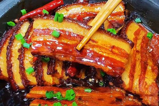 Thịt heo ba chỉ kho tộ kiểu mới cực thơm mềm, đưa cơm