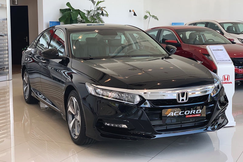 Chống ế, Honda Accord giảm giá mạnh đầu năm mới