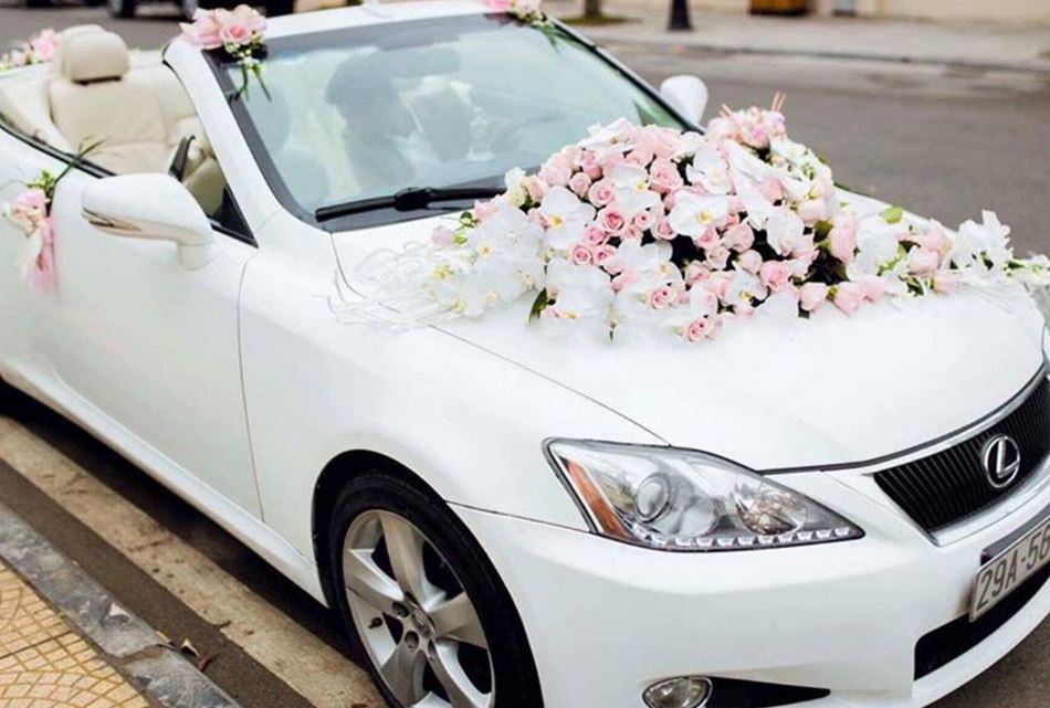 Trước khi bước lên xe hoa, chồng ngăn lại và bảo tôi sang nhà người yêu cũ thắp nén hương tiễn biệt người đã khuất