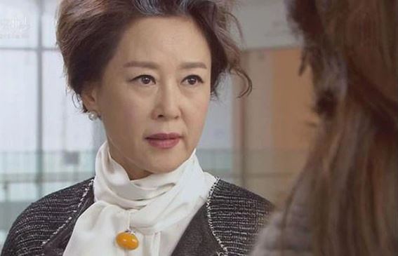 Đêm tân hôn, mẹ chồng gõ cửa đòi con dâu bán đất trả món nợ 5 tỷ cho nhà chồng và màn phản đòn chắc nịch của nàng dâu