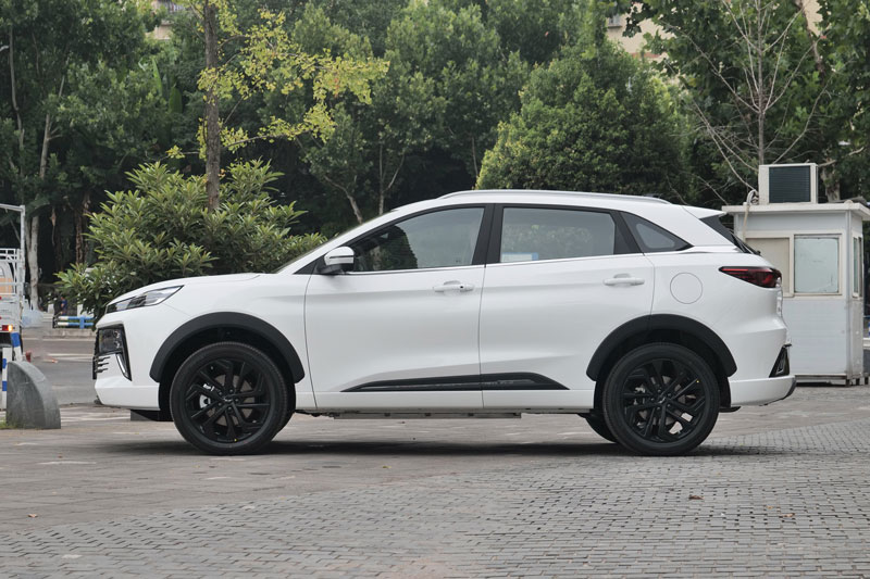 SUV công suất 204 mã lực, tiêu thụ 1,33 lít xăng/100 km, giá hơn 410 triệu đồng, cạnh tranh Hyundai Tucson