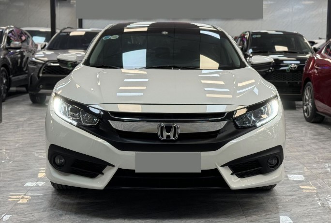Honda Civic lăn bánh 5 năm được chào bán với giá rẻ hơn xe hạng B