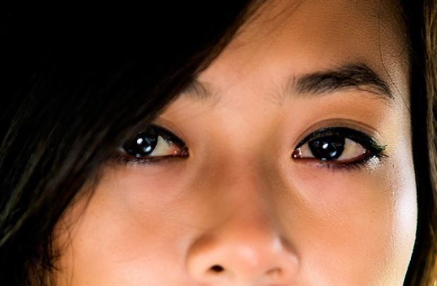 Dẫu biết con ngã do vô tình trượt, chồng vẫn đổ lỗi và vung tay tát tôi như trời giáng rồi đuổi ra khỏi nhà