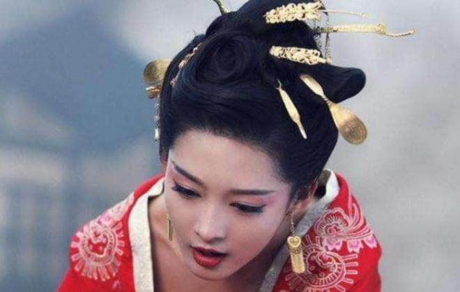 Hoàng thượng đem gả vị công chúa nức danh tài nữ, 3 ngày sau cô đã tự vẫn và để lại thư tuyệt mệnh, Hoàng thượng đọc xong liền rơi nước mắt