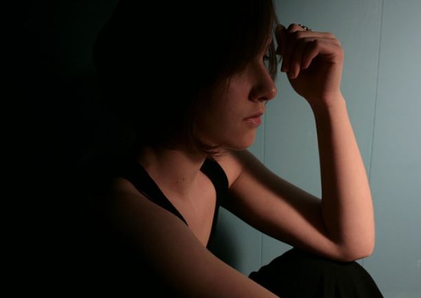 Đau bụng về sớm một hôm rồi nhờ ở trong phòng vệ sinh mà tôi biết hóa ra cả nhà chồng hùa nhau giấu giếm tôi một chuyện tày đình