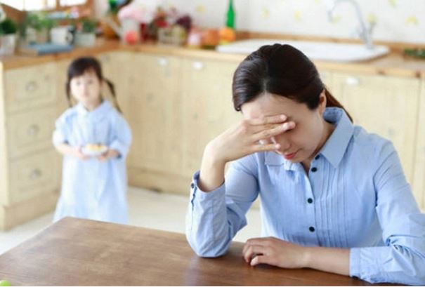 Từ ngày chồng đưa cô gái giúp việc trẻ đẹp về nhà, đêm nào tôi cũng ngủ một mạch đến sáng để rồi một đêm khi bị đánh thức, tôi thấy chồng nằm gục bên cạnh