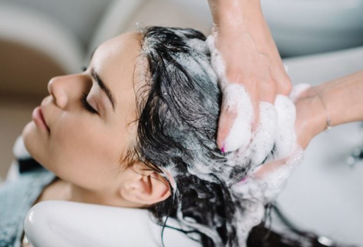 Thời điểm gội đầu dễ đột quỵ nhất trong ngày lạnh, dù bẩn cũng tuyệt đối tránh