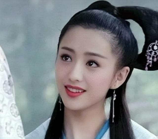 Bà vừa mới ra đời đã bị bỏ rơi, 3 ngày liền không ăn không uống vẫn không chết, 29 tuổi lại lên làm Hoàng hậu