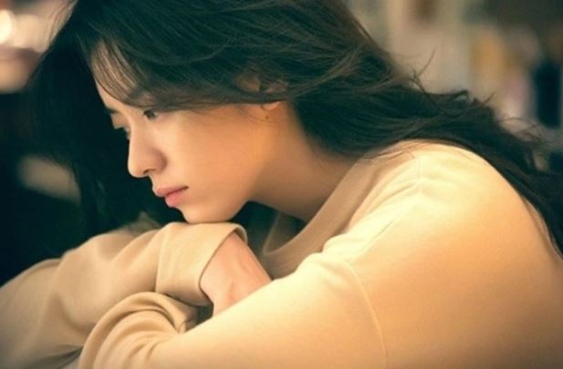 Mỗi tháng chồng đưa tôi 50 triệu bảo tôi chỉ cần ở nhà ăn ngủ, đi mua sắm và lấy lòng mẹ chồng, vậy mà tôi khóc không ra nước mắt