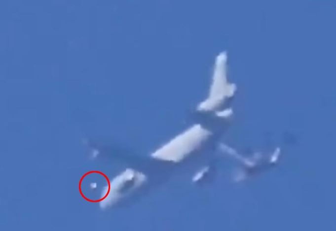 Phát hiện UFO lơ lửng quanh Air Force One: Người ngoài hành tinh đang theo đuôi Tổng thống Biden?