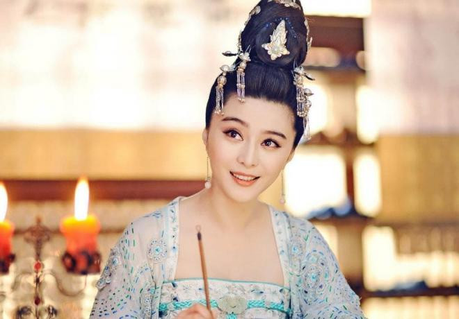 Sau khi Võ Tắc Thiên mất, vì sao trước mộ bia của bà có rất nhiều tượng đá không hoàn chỉnh?