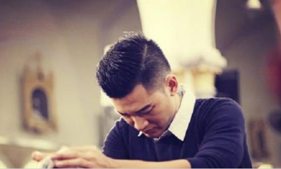 Muốn tạo bất ngờ cho vợ, tôi trở về không báo trước thì choáng váng khi thấy chiếc bụng bầu giả nhét trong tủ