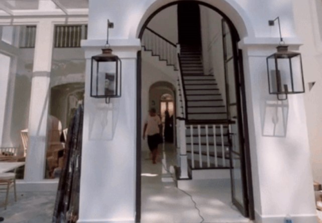 Lần đầu Lệ Quyên khoe cận biệt thự nghỉ dưỡng đang xây ở Đà Lạt với quá nhiều góc xịn