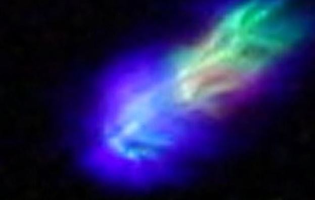 Phát hiện vật thể lạ ma quái đổi màu nghi là UFO của người ngoài hành tinh