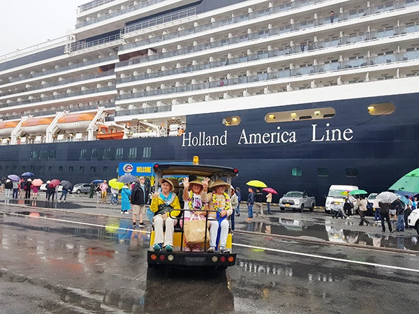 Tàu du lịch biển Westerdam (thuộc sở hữu của hãng tàu biển danh tiếng Holland America Line) "xông đất" Đà Nẵng đầu năm mới 2024.