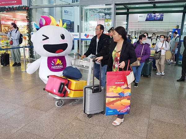 Lượng khách hạ cánh sân bay Đà Nẵng dịp Tết Nguyên đán Giáp Thìn 2024 sẽ tăng mạnh.