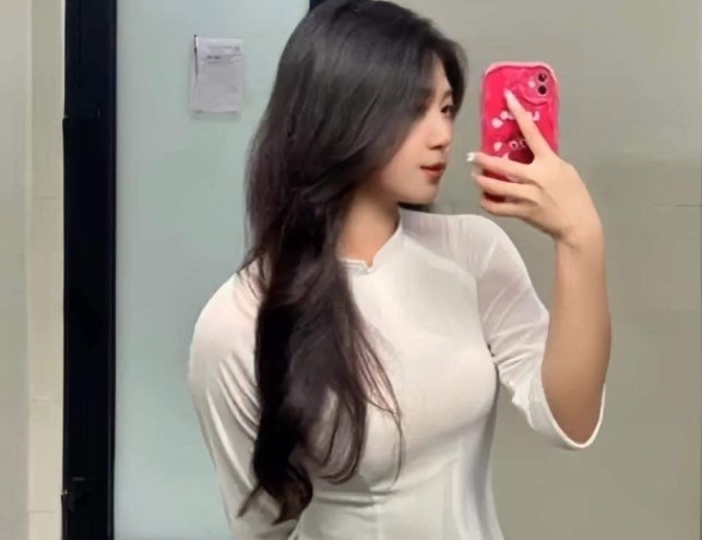 Bức ảnh nữ sinh mặc áo dài gây sốt mạng: Tưởng ai, hoá ra là cô bé từng khiến khán giả xem TV cười ngất vài năm trước