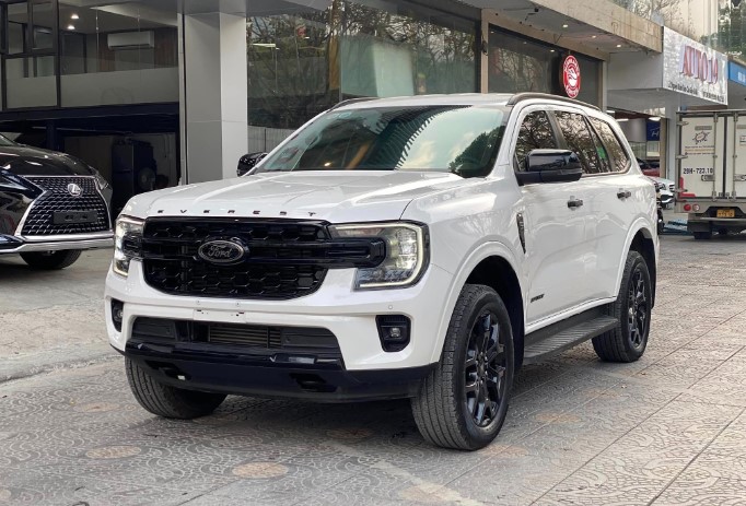 Ford Everest "lướt" xuống giá không ngờ chỉ sau 1 năm lăn bánh