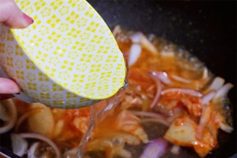 Canh kim chi đậu phụ vừa ngon lại dễ nấu, nóng hôi hổi cho bữa ăn mùa đông - 6