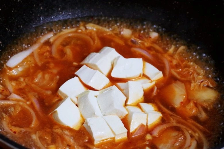 Canh kim chi đậu phụ vừa ngon lại dễ nấu, nóng hôi hổi cho bữa ăn mùa đông - 9