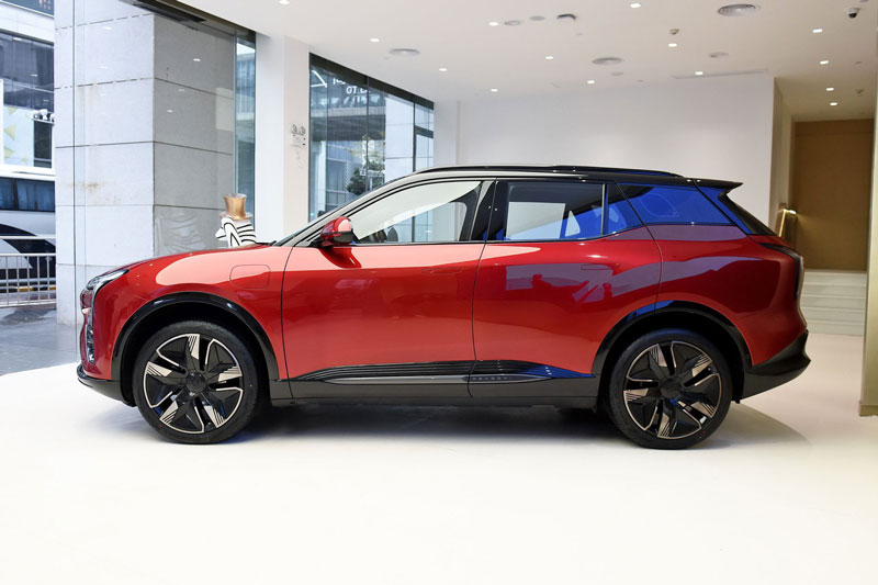 Xe gầm cao công suất 204 mã lực, thiết kế hầm hố, giá hơn 580 triệu đồng