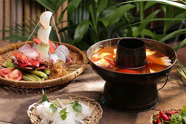 Hướng dẫn cách nấu lẩu hải sản chua cay ngon không kém các nhà hàng sang trọng