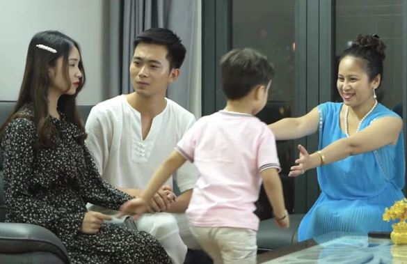 Vợ bị chồng cằn nhằn: 'Ở nhà mà nấu một bữa không xong', câu nói 'thêm dầu vào lửa' nhưng lại gỡ rối tài tình của mẹ chồng khiến anh con trai tiu nghỉu!