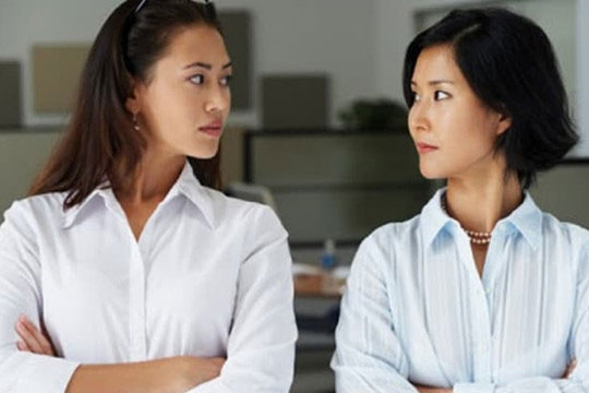 Ngày ăn mừng nhà mới của con trai, con dâu thẳng thừng tuyên bố sẽ ly hôn nếu không được bố mẹ sang tên sổ đỏ miếng đất