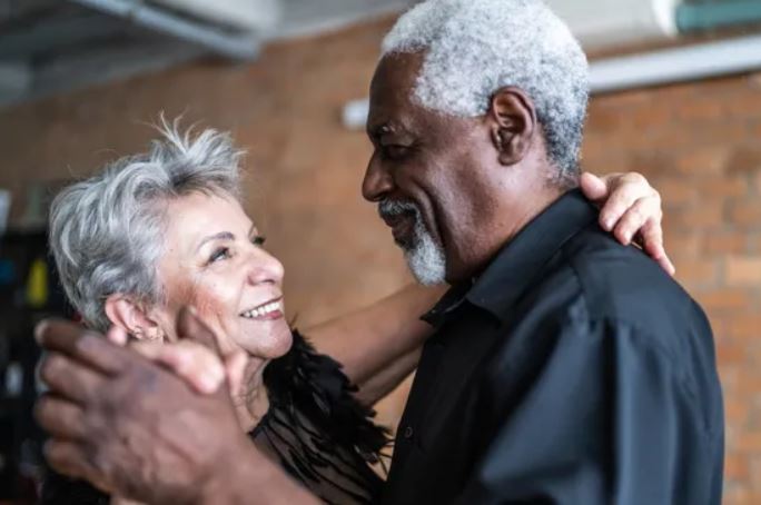 Tại sao tóc lại bạc khi chúng ta già đi?