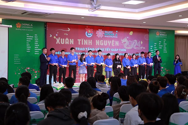 Chương trình nhận được sự hưởng ứng nhiệt tình của đông đảo sinh viên Đại học Đông Á. 