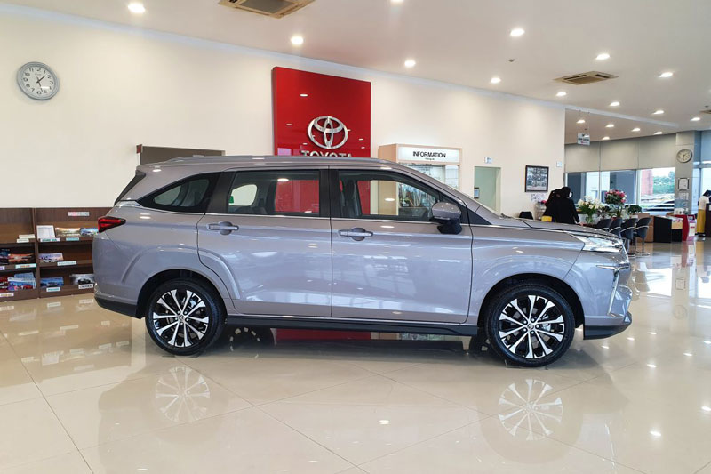 Toyota Veloz Cross giảm giá mạnh, quyết đua doanh số với Mitsubishi Xpander