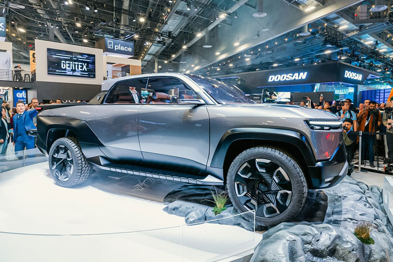 CLIP: Cận cảnh xe bán tải VinFast VF Wild vừa ra mắt