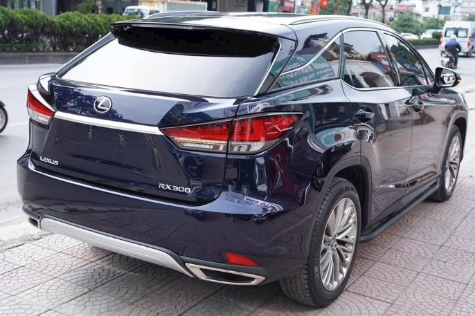 Lăn bánh 30.000 km, Lexus RX 300 cũ chấp nhận bán "lỗ" tới hơn 1 tỷ đồng