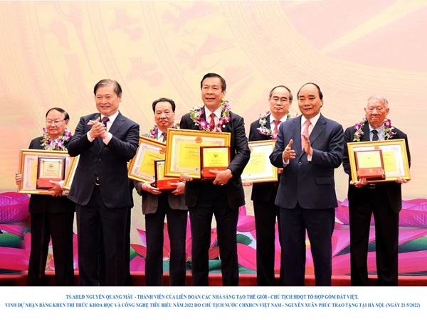 Gốm Đất Việt: Tinh hoa gốm Việt