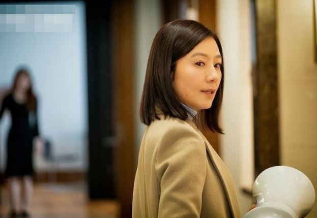 Cô môi giới nhà đất bất ngờ gõ cửa lúc nửa đêm, tôi để chồng ra tiếp nào ngờ nghe được câu nói giận tím người