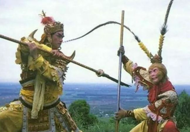 Trong Tây Du Ký, gậy Như Ý của Tôn Ngộ Không và Đinh Ba 9 răng của Trư Bát Giới cái nào mạnh hơn?